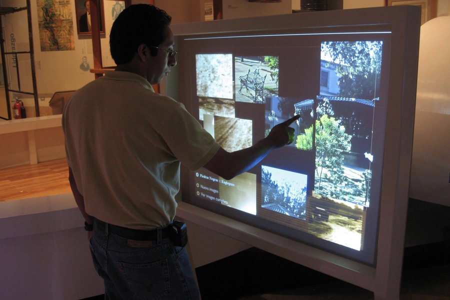 Interactive Displays Interactive Displays